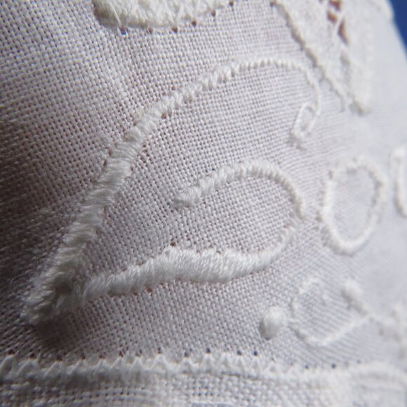 Love Embroidered Battenberg Lace Heart Dresser, Table, Wedding, Valentines - Picture 4 of 9